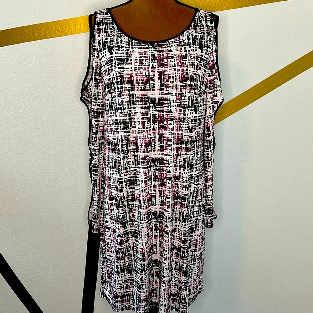 Laundry by Shelli Segal Large Abstract Dress with sleeve peep holes